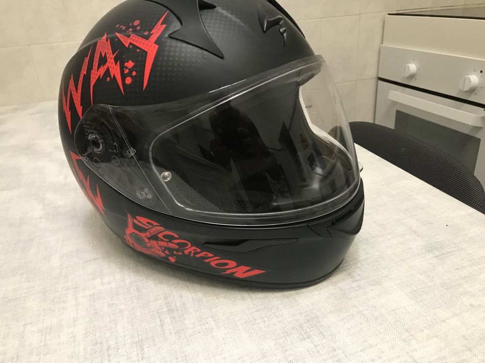 Capacete de mota scorpion