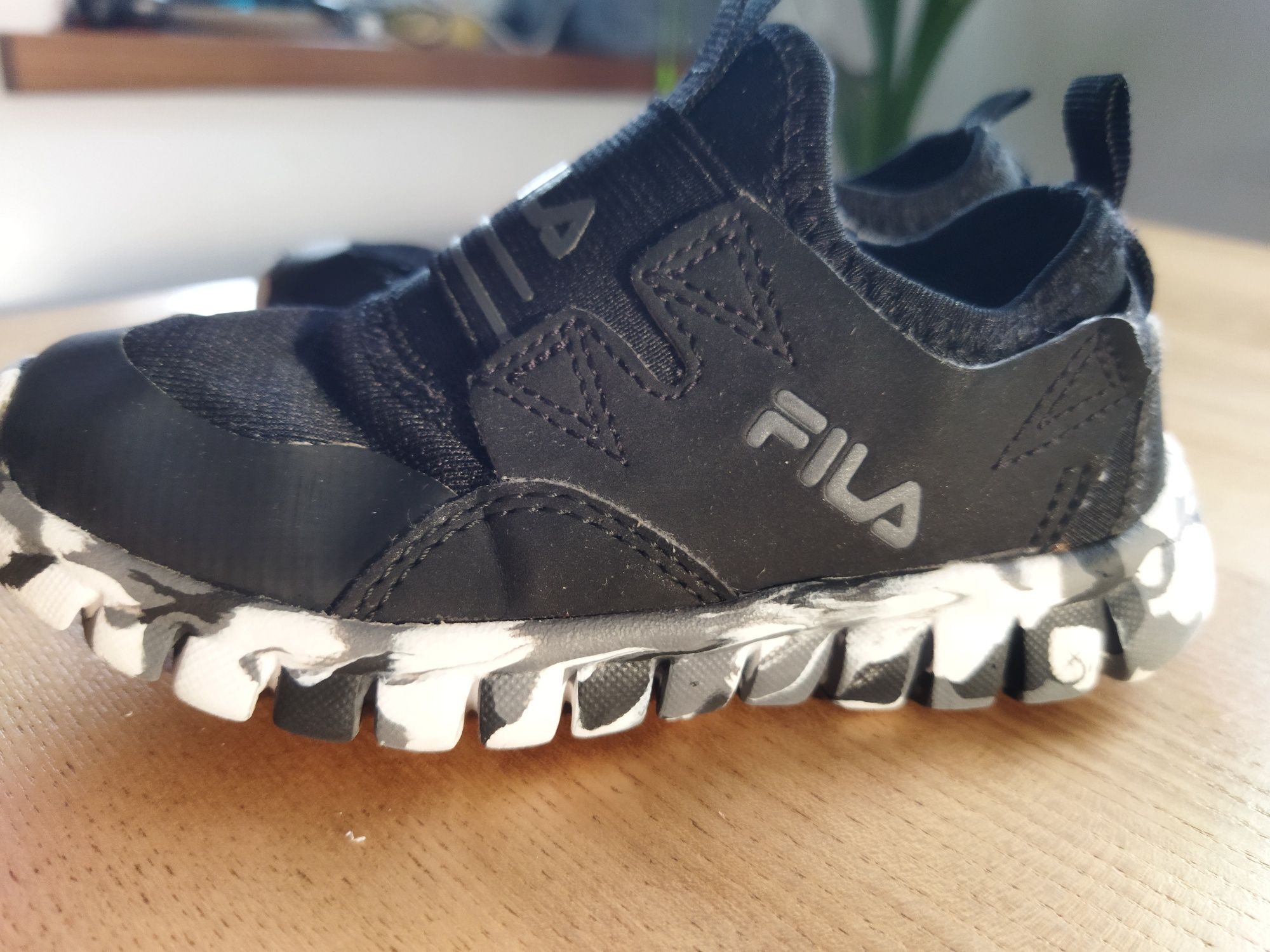 Buty adidasy wsuwane Fila