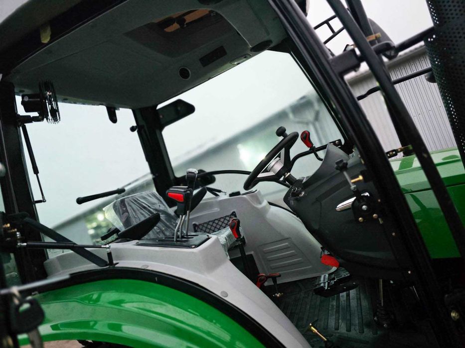 Повнопривідний трактор із кабіною TERRAFENG 555XC, прижимна навіска