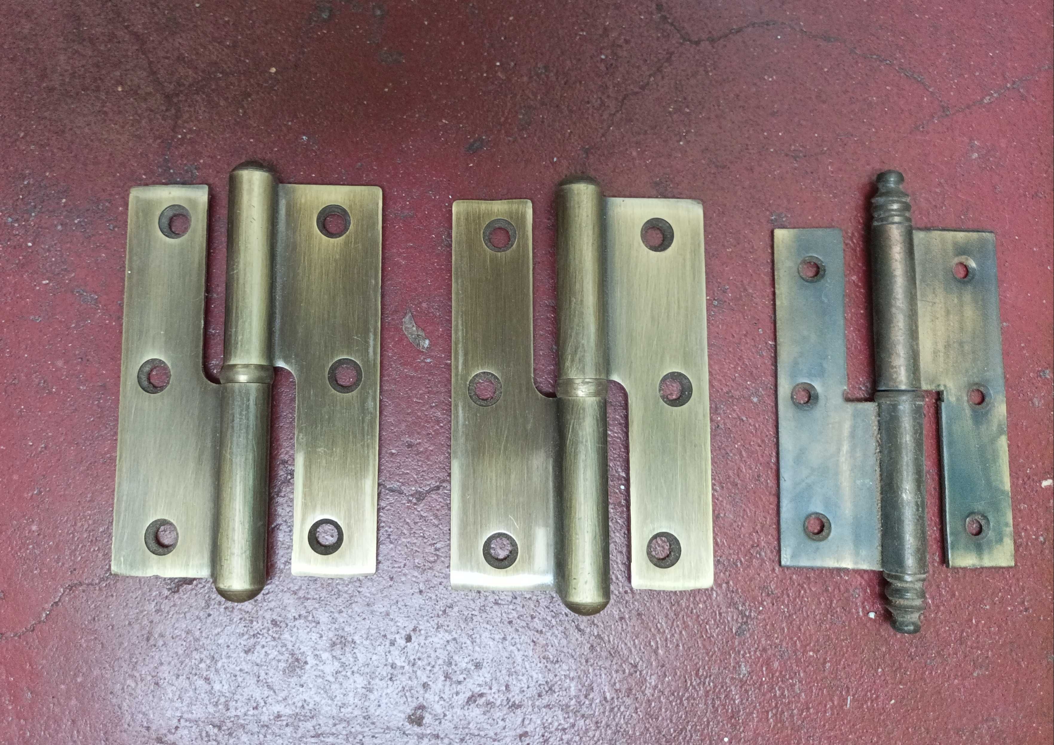 Conjunto de 80 Dobradiças e Puxadores de Porta