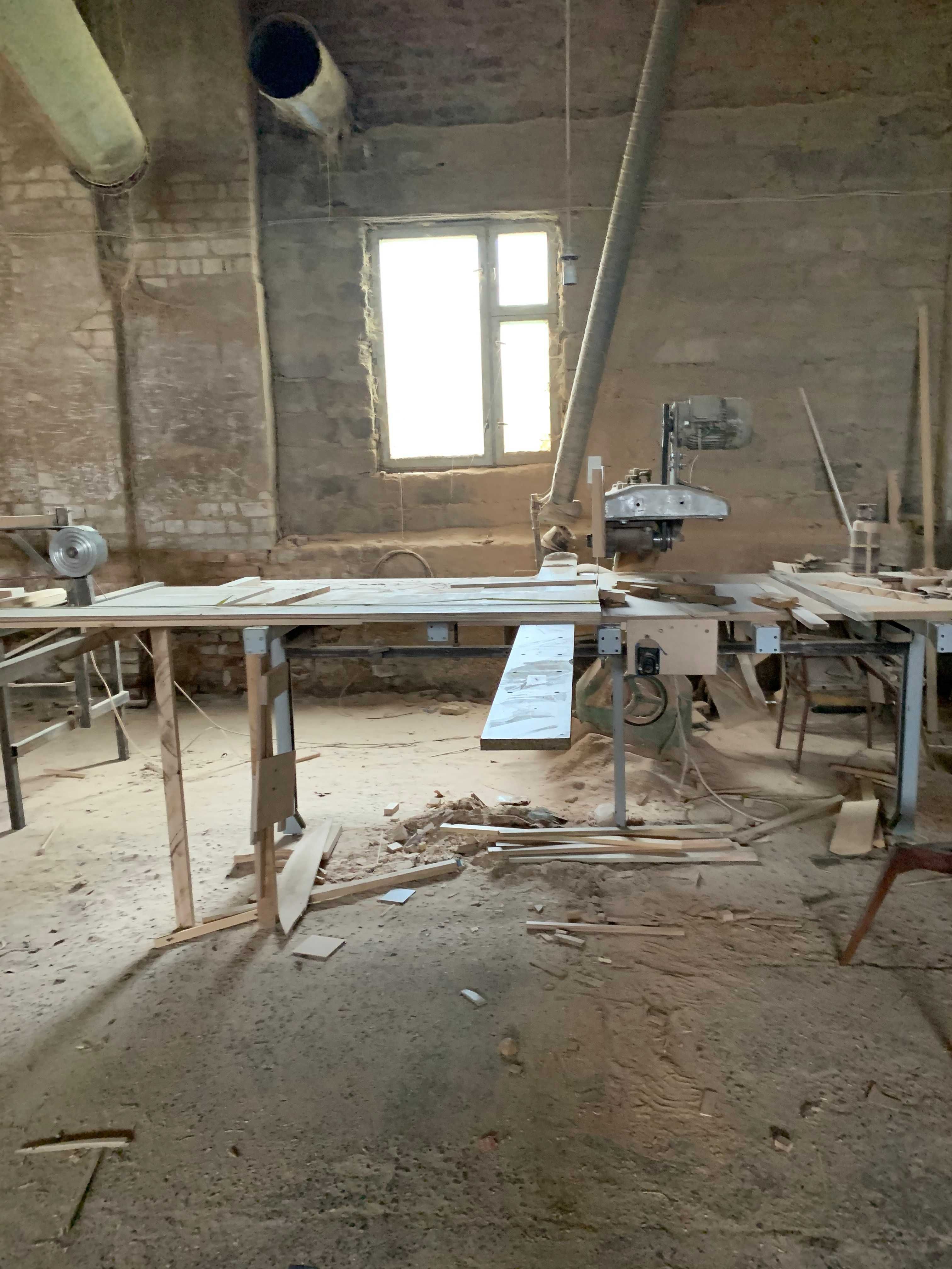 Продам нежитлові будівлі  2500 кв.м., земельна ділянка 1.41 га.
