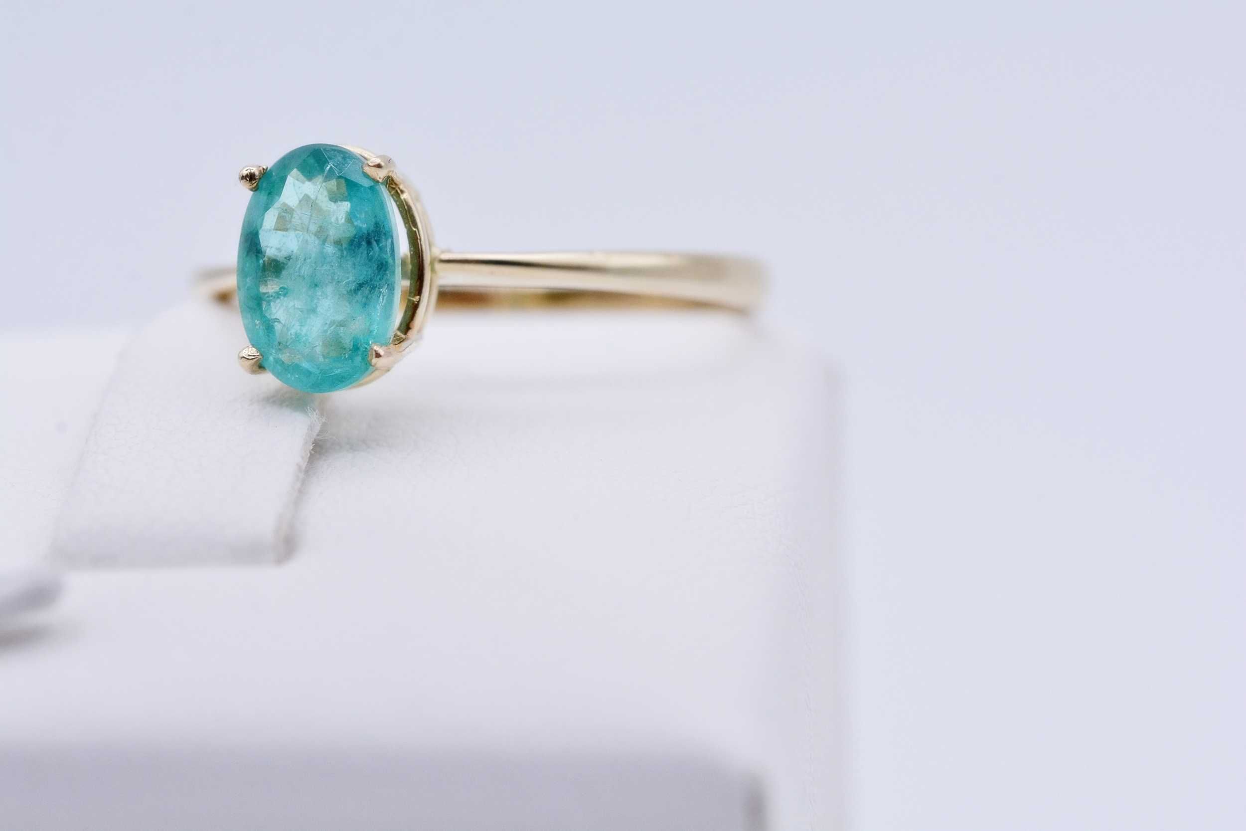 Klasycznie piękny pierścionek z dużym szmaragdem 1,45 ct złoto 585 14k