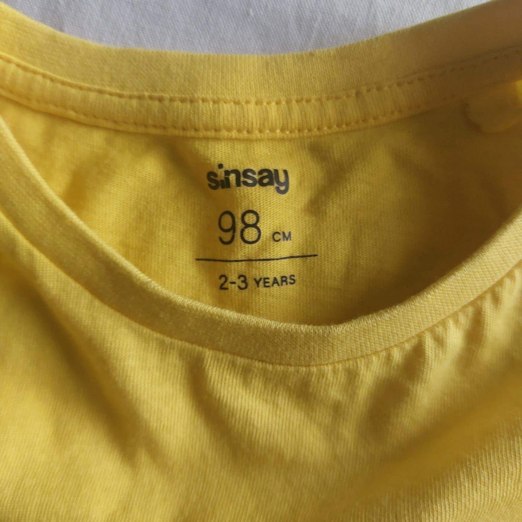 Koszulka T-shirt z cekinami i piłką nożną Sinsay 98