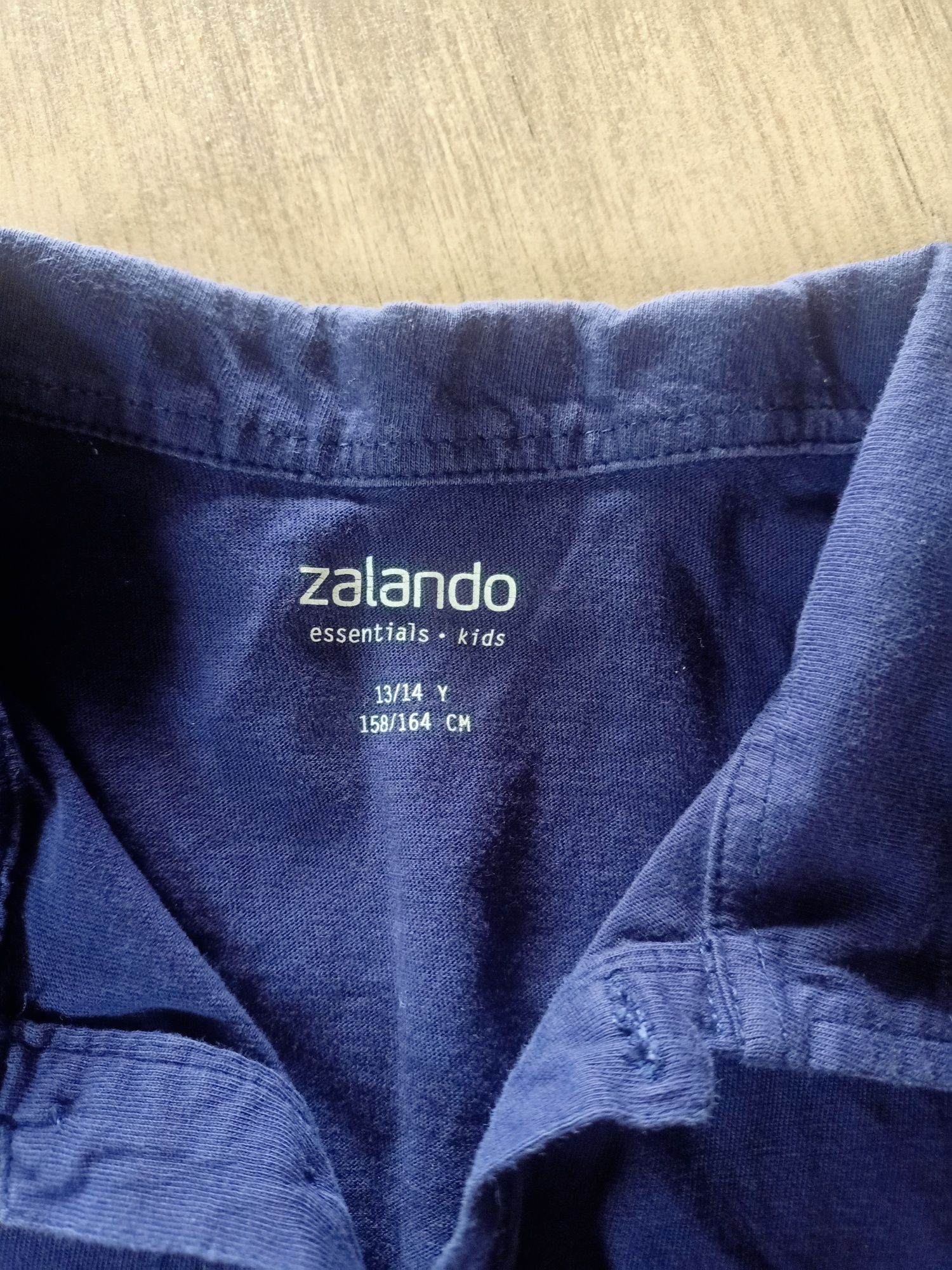 Koszulka polo firmy Zalando