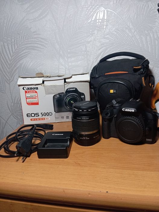 ТЕРМІНОВО Продам дзеркальний фотоапарат