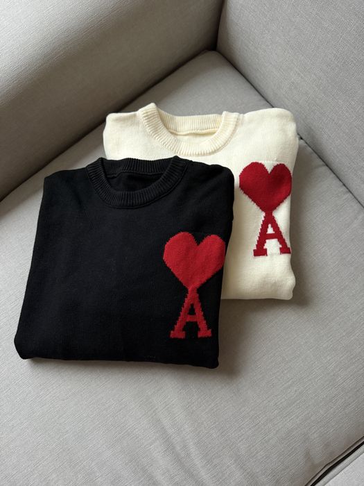 Светри в двох кольорах в стилі амі