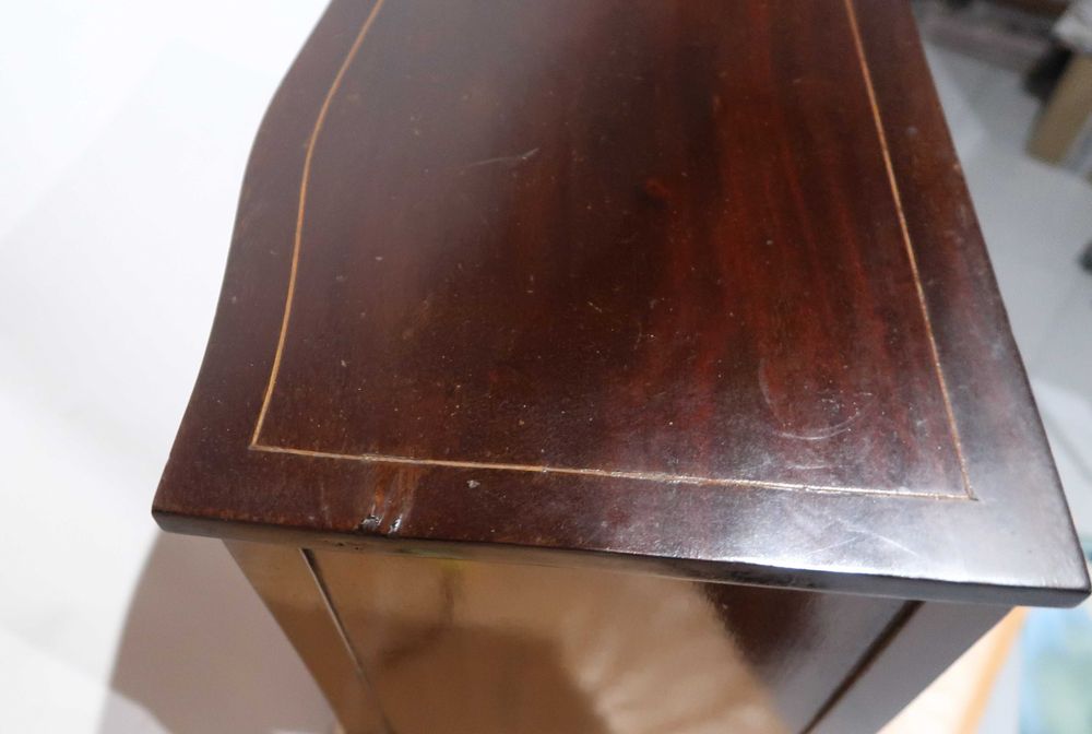 Mesa de apoio antiga estilo D. Luís XV