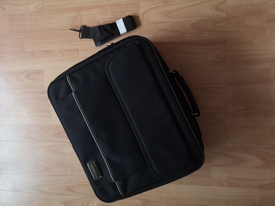 DICOTA na laptopa wym 37x33x17  przekątna wewnątrz 42 cm
