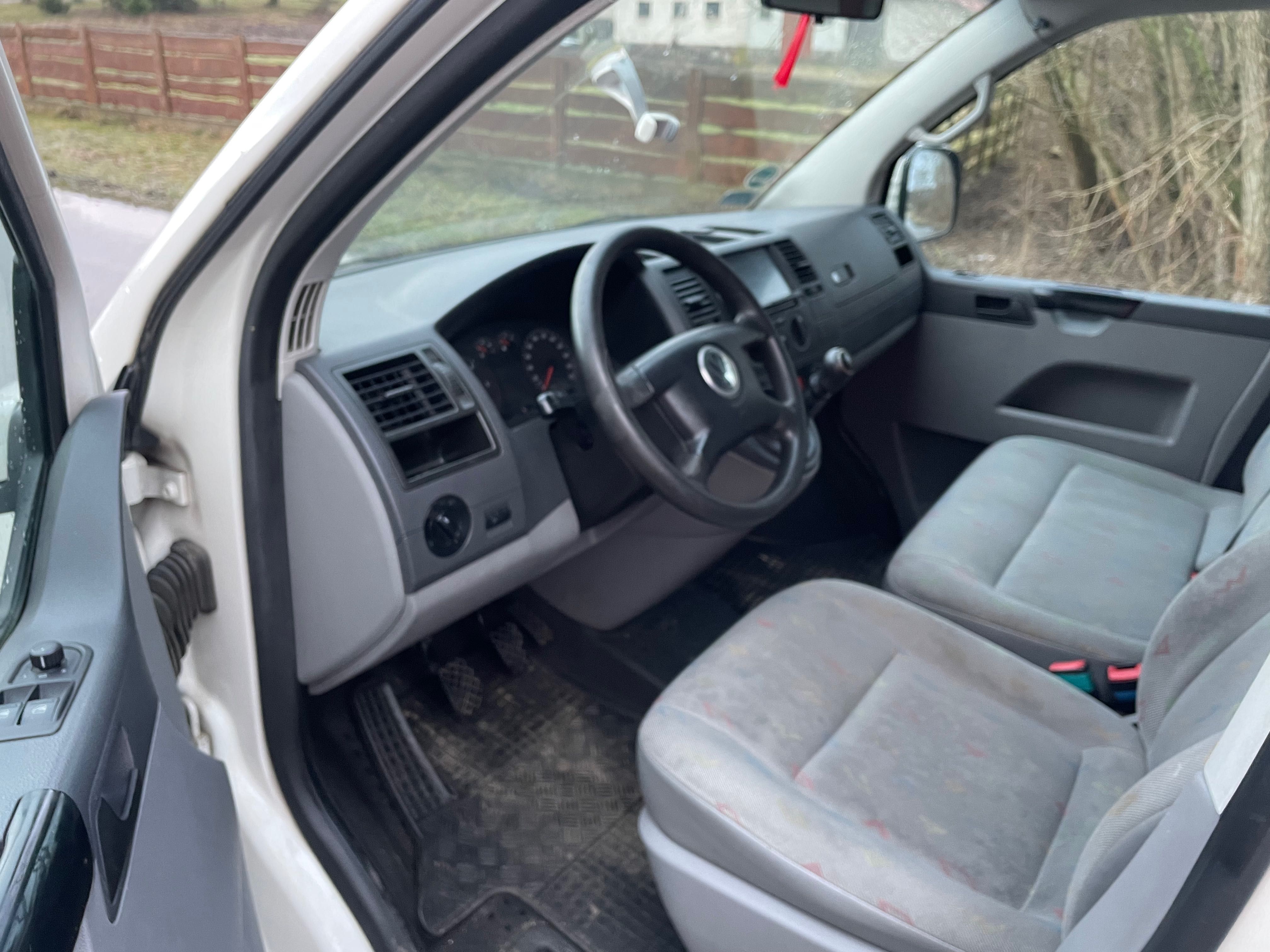 Volkswagen Transporter 1.9TDI Klima ESP Hak 8Os niski przebi