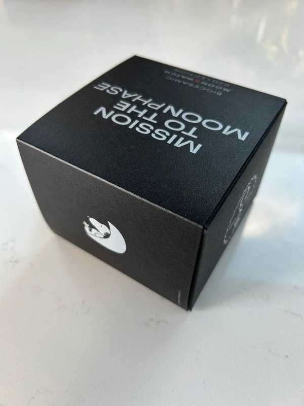 Omega x Swatch Snoopy SO33B700 Ekskluzywny Model z Moonphase
