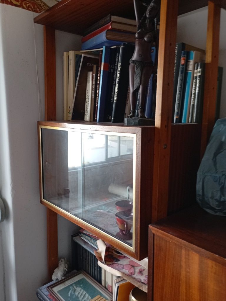 Antigo móvel de sala ceregeira
