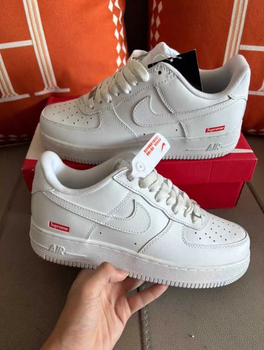 Buty meskie Mokasyny Nike_Air_Force_1_Low_Supreme_White R.43