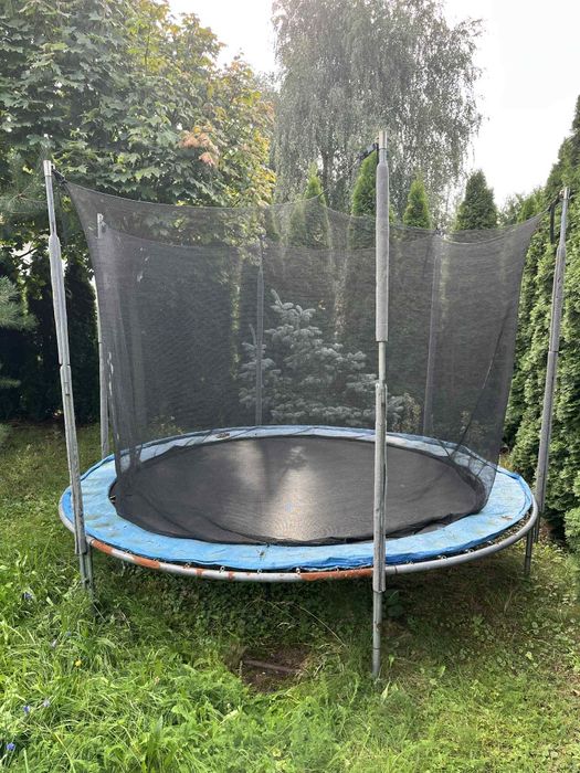 trampolina duża ok. 2/3 m średnicy
