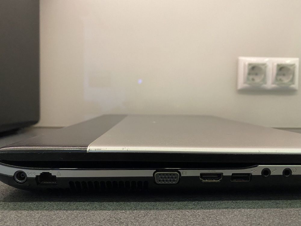 Ноутбук Samsung NP300E7Z