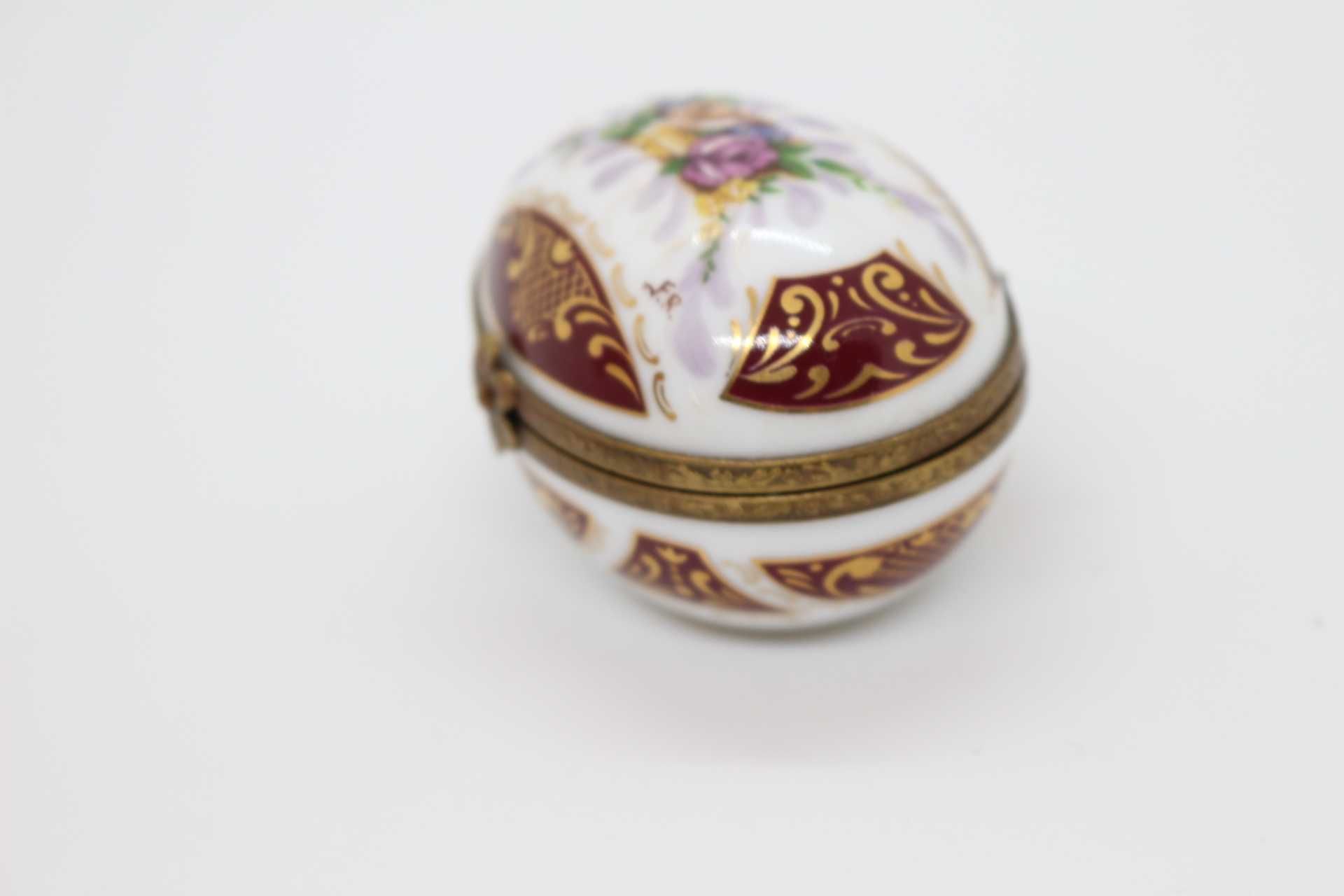 Richelieu Limoges Caixa Ovo Porcelana e Metal Floral e fer-rouge Ouro