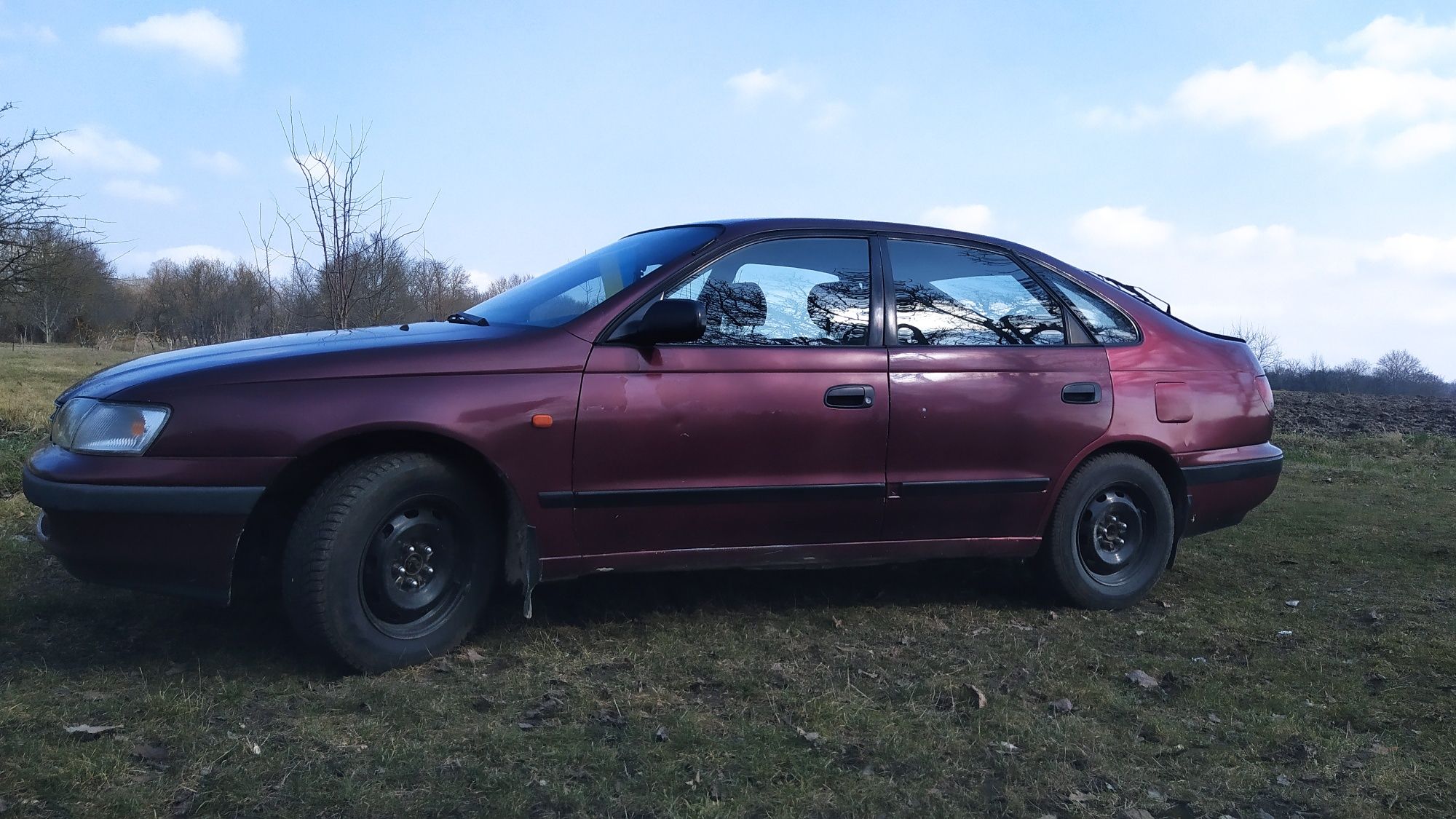 Продам власне авто Toyota carina e