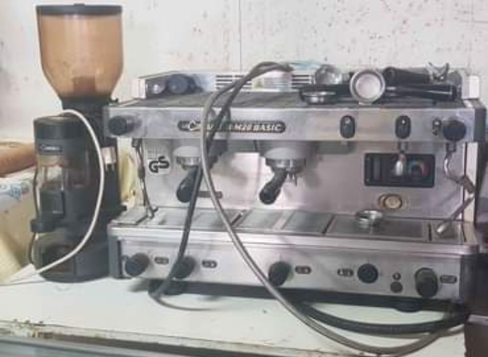 Máquina de Cafe mais Moinho