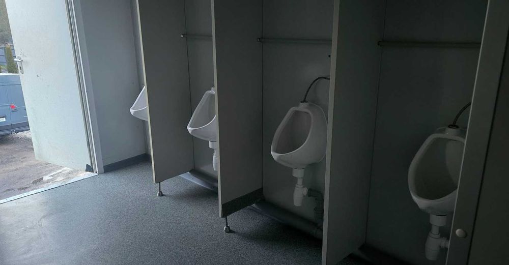 Kontener Sanitarny WC Toaleta umywalnia pisuary Sanitariat