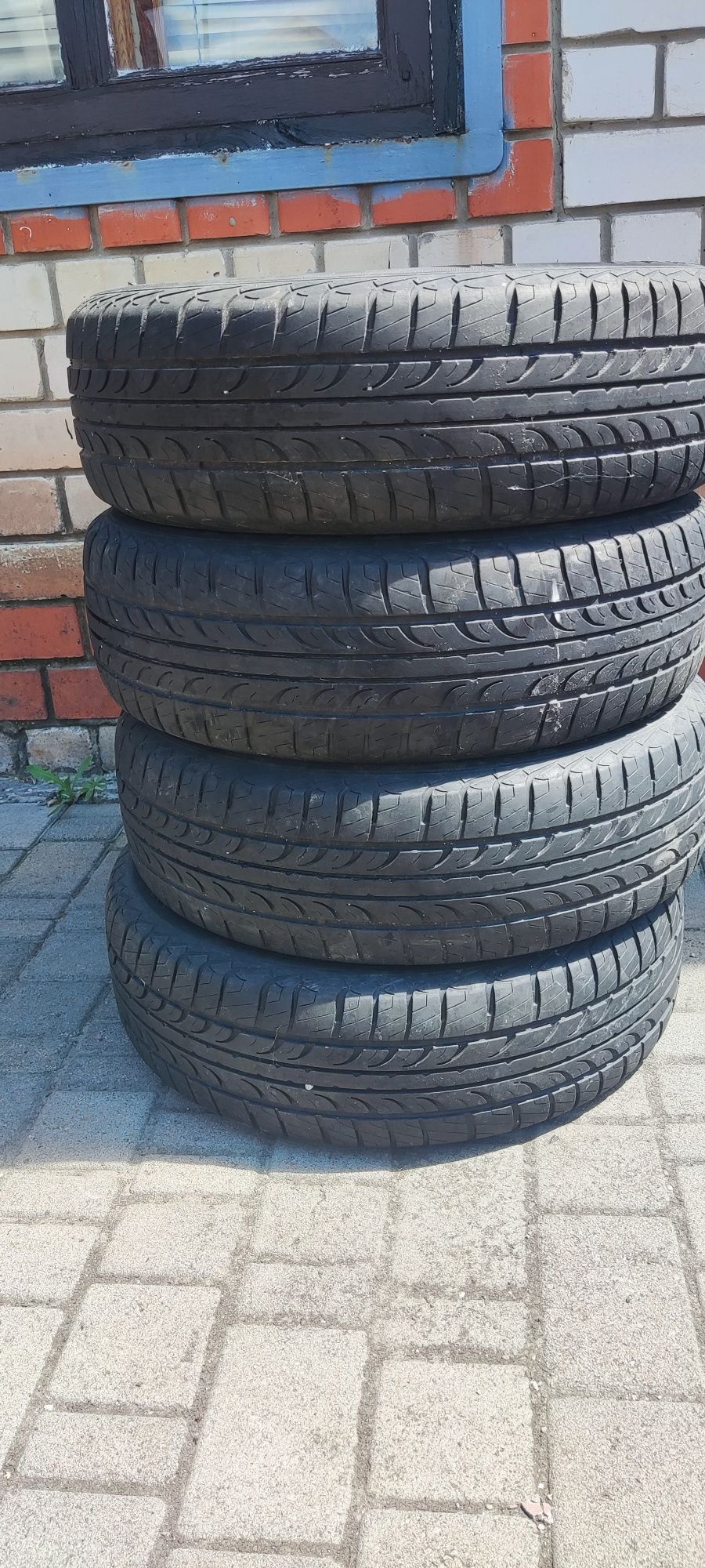 Продам комплект летней резины 195*65 R15