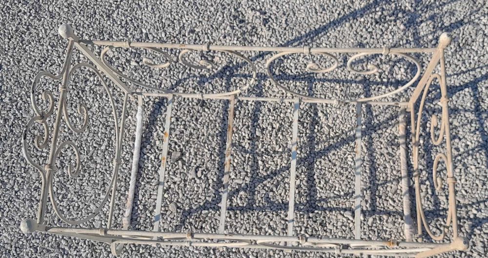 Berço antigo em ferro