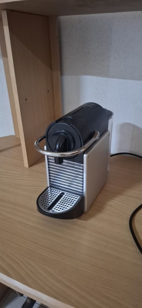 Máquina de Café Nespresso De'Longhi Pixie EN127.BL – 1 Mês de Uso