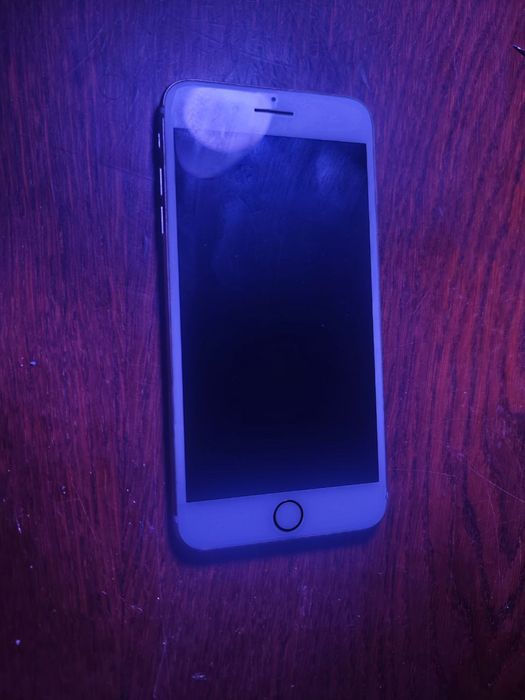 iPhone 7+ в хорошем состоянии