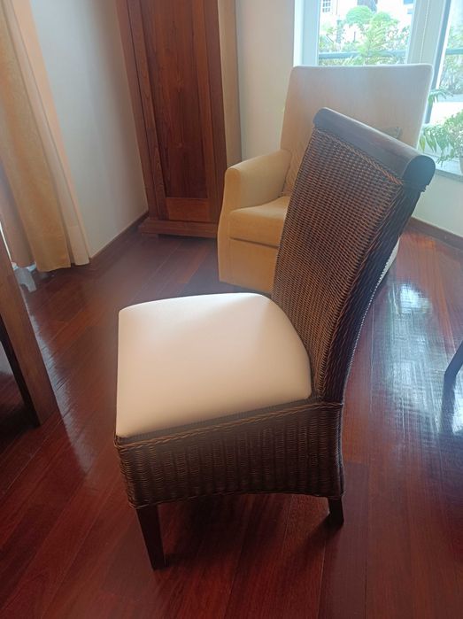 6 Cadeiras Rattan Natural + Madeira Maciça – Excelente Estado