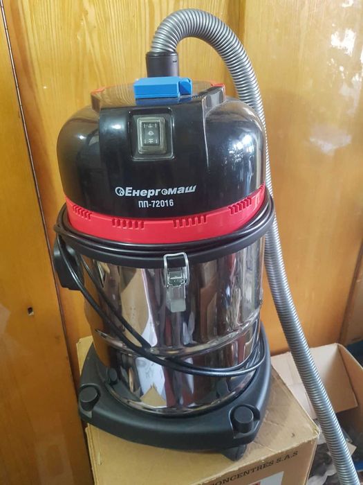 Пылесос Энергомаш ПП72016.  1600Вт   В состоянии нового.