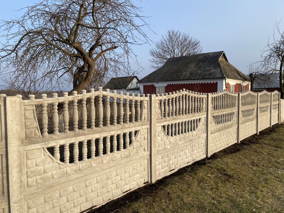 Глянцева та бетонна огорожа під ключ