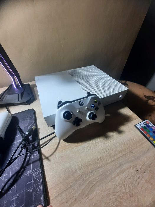 Xbox one s 781GB