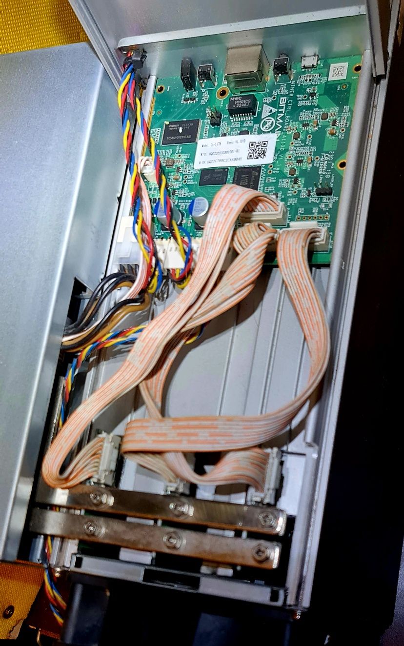 Bitmain Antminer S19 XP 140 Th/s 3010 Вт SHA-256