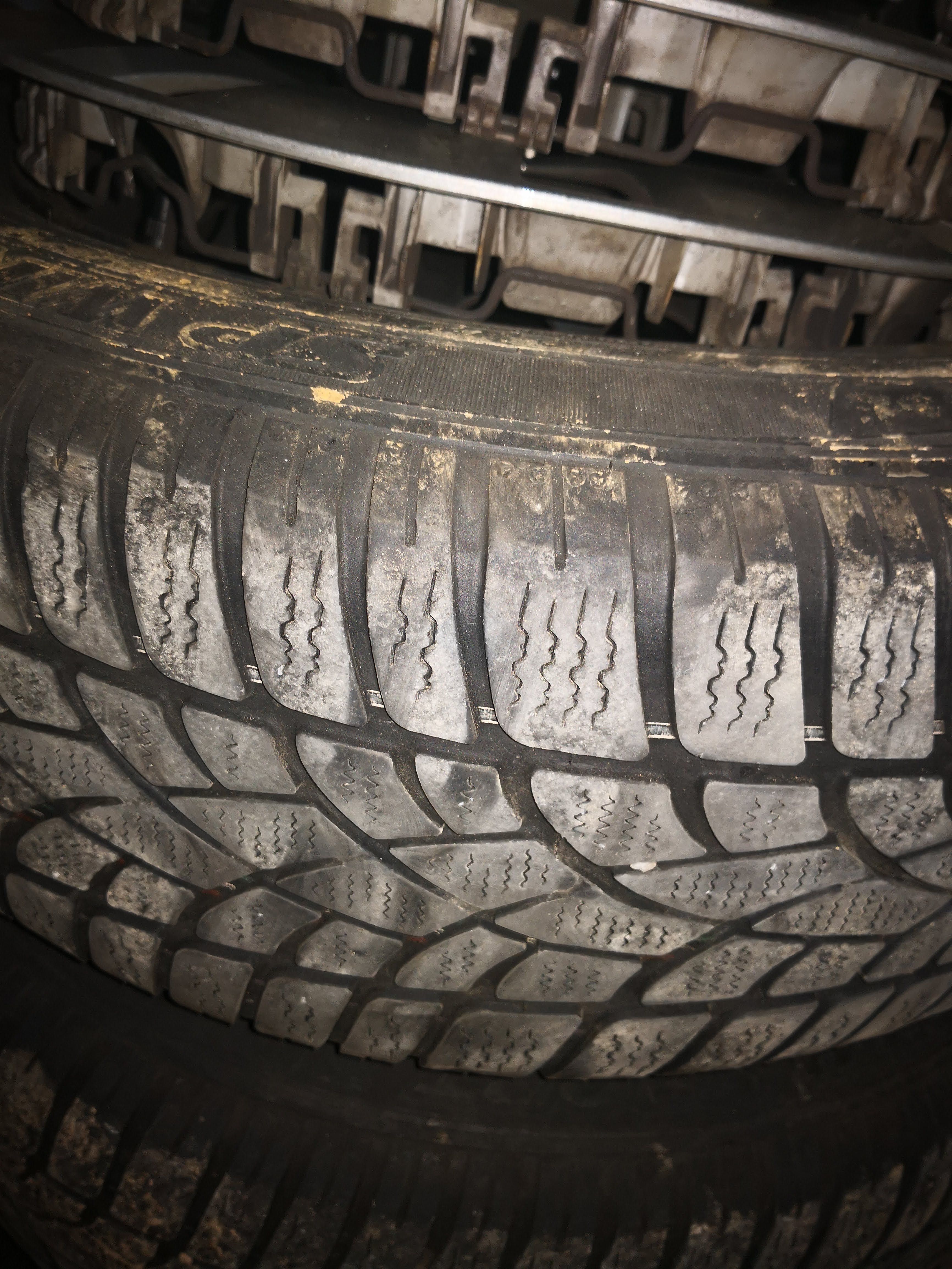 4 jantes de tampão da audi 205/60 R16 com pneus semi novos dunlop