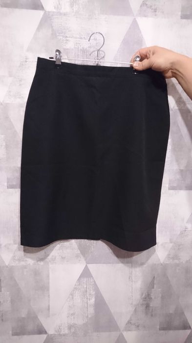 Чорна спідниця на роботу, в офіс