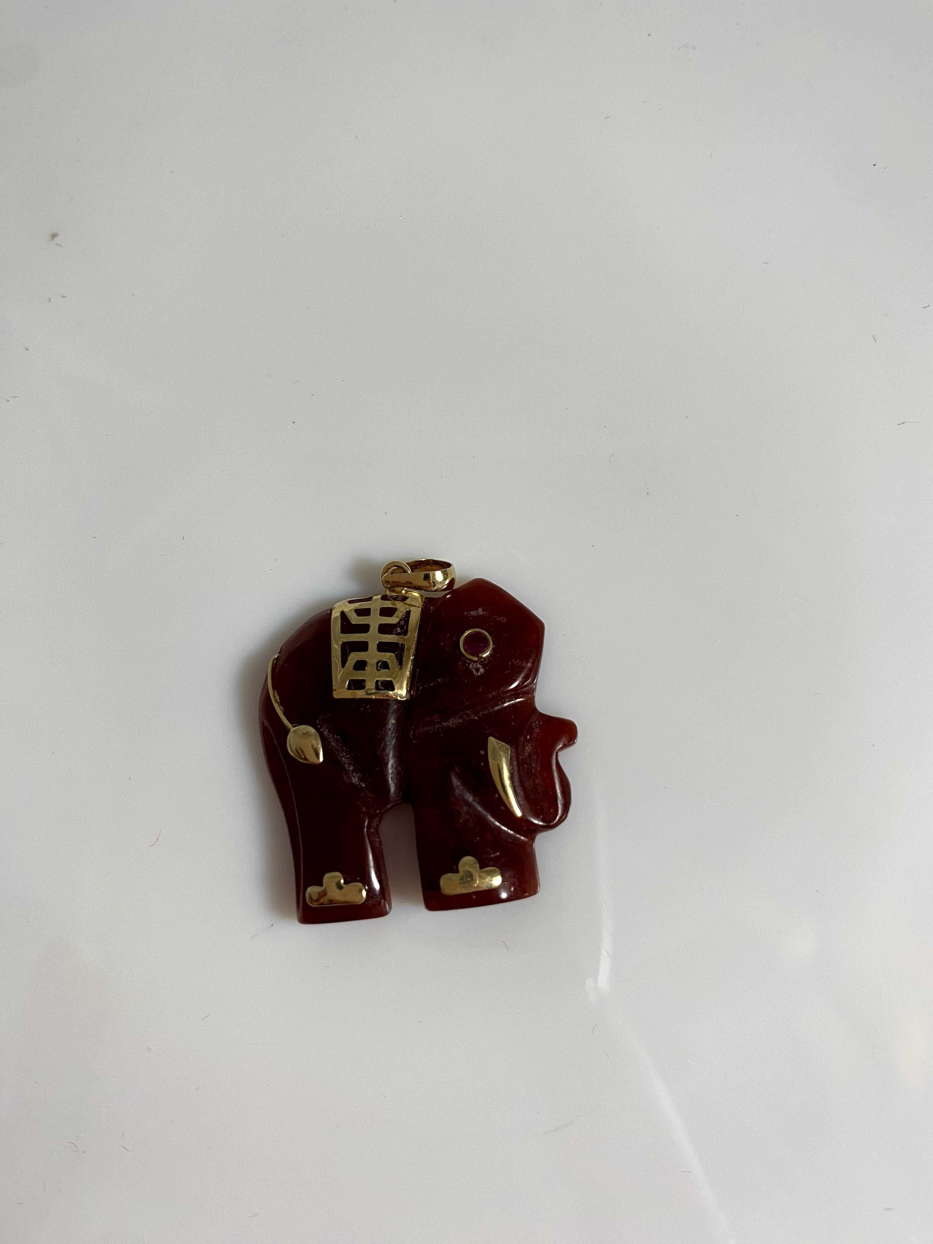 Wisiorek słonik na szczęście ze złotymi elementami Au585