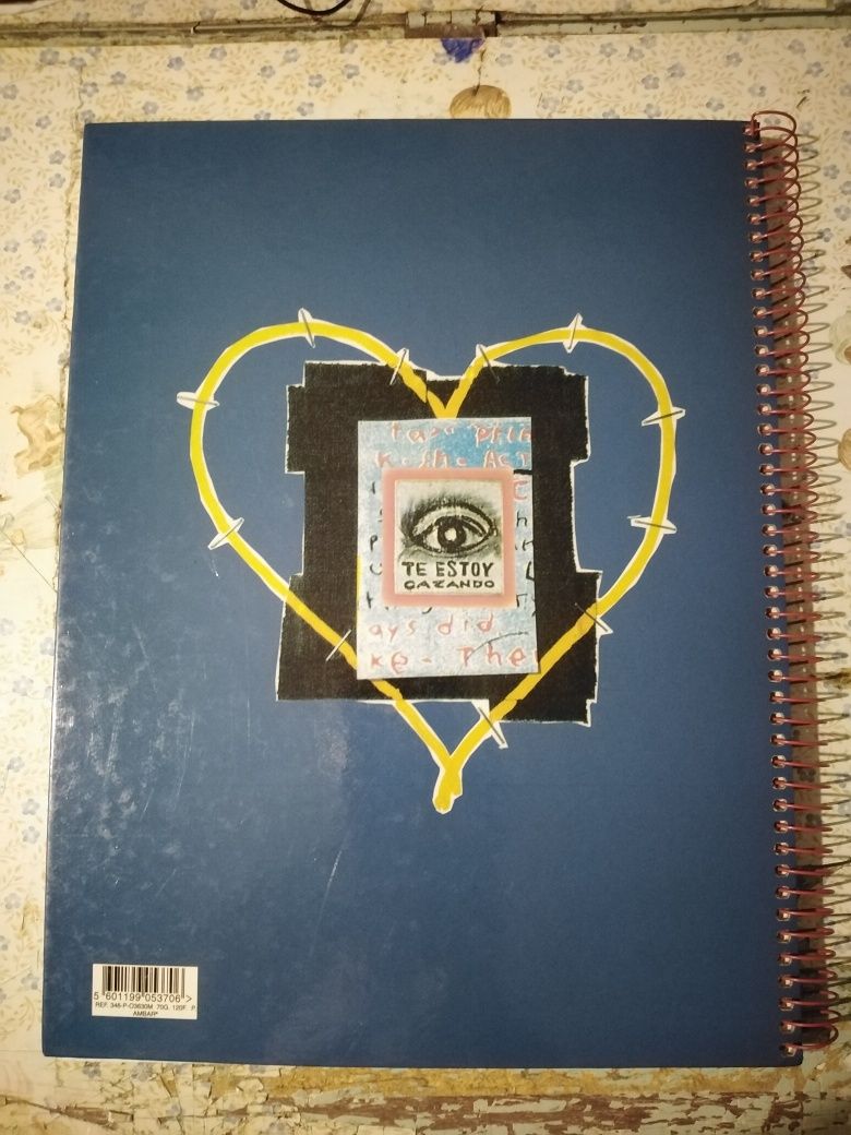 Vendo material escolar de bom estado