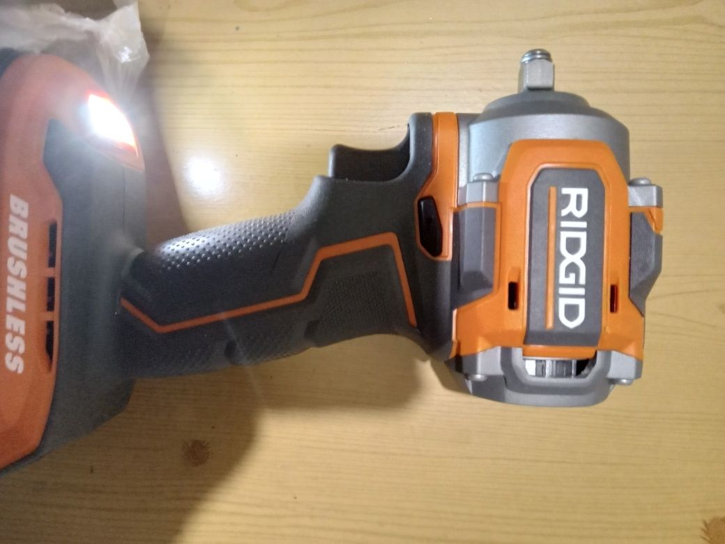 Продам новый безщеточный гайковёрт Ridgid R87207 18v 3/8"