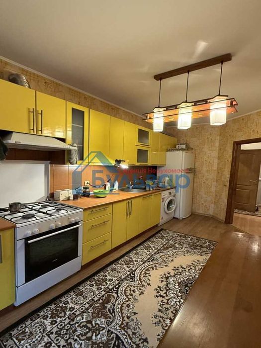 3к квартира, 64 м2, цегла, ТЕПЛОЛІЧИЛЬНИК, зуп.Фурманова