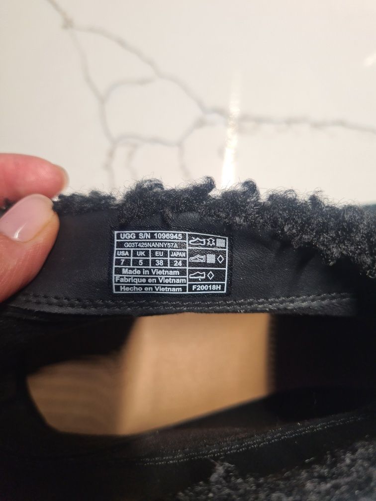 UGG. Оригінальні. Легкі та зручні.