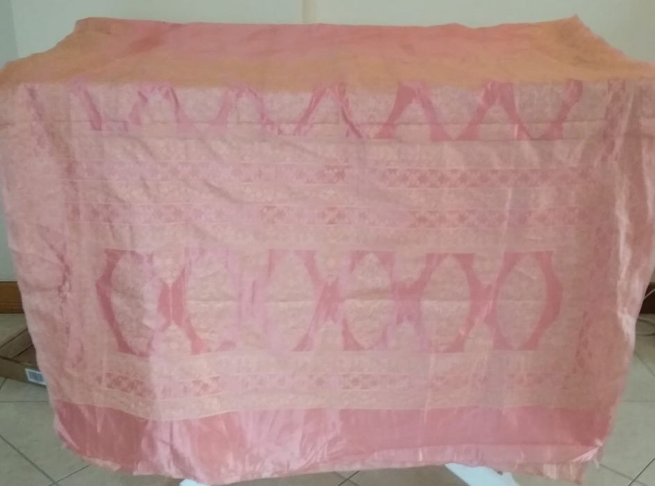 Roupa indiana de cetim
