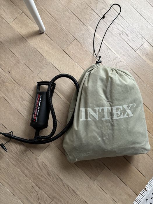 Dmuchane łóżeczko turystyczne Intex