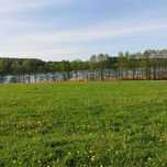 Dzialka nad jeziorem z linią brzegową