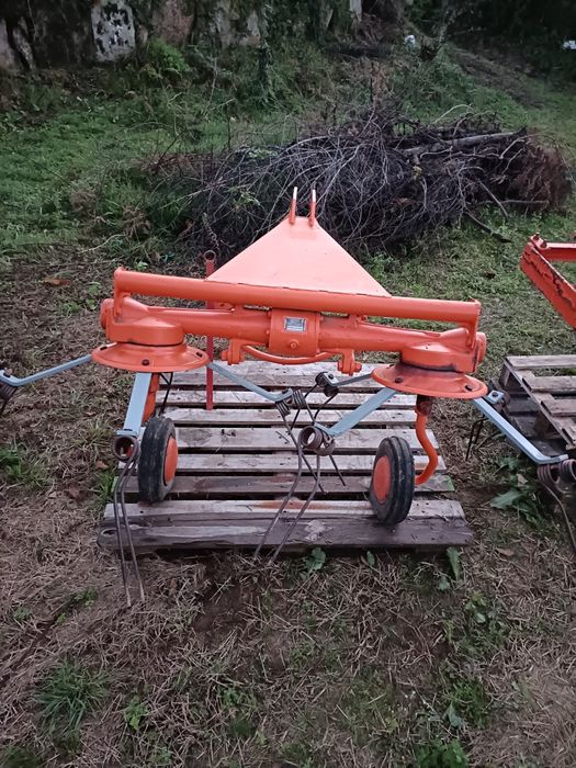 Espalhador de feno excelente estado