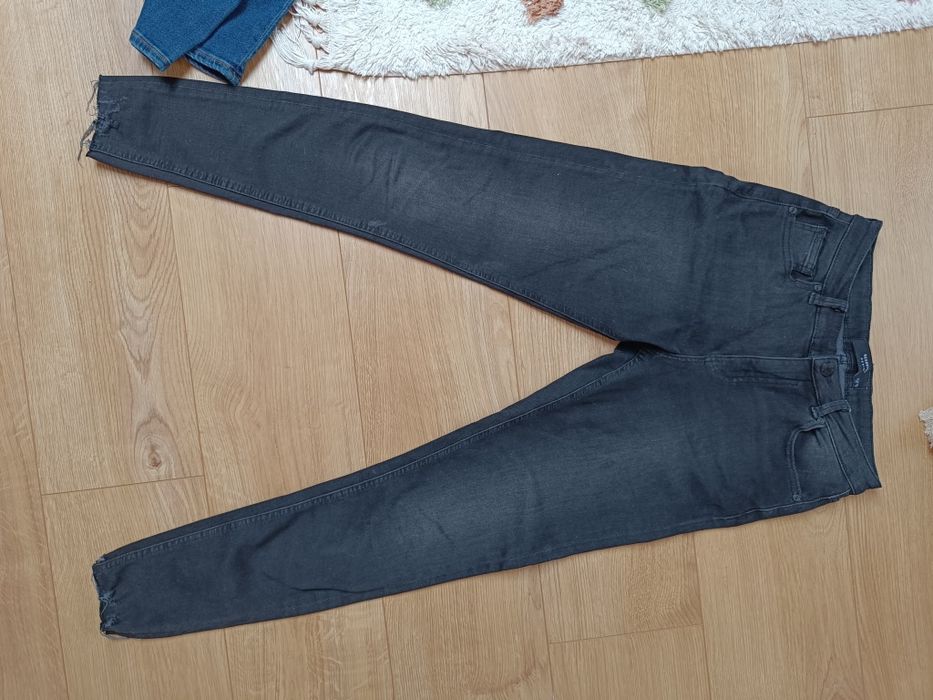 Jeansy Reserved rurki slim czarne postrzępione nogawki r. 36 S
