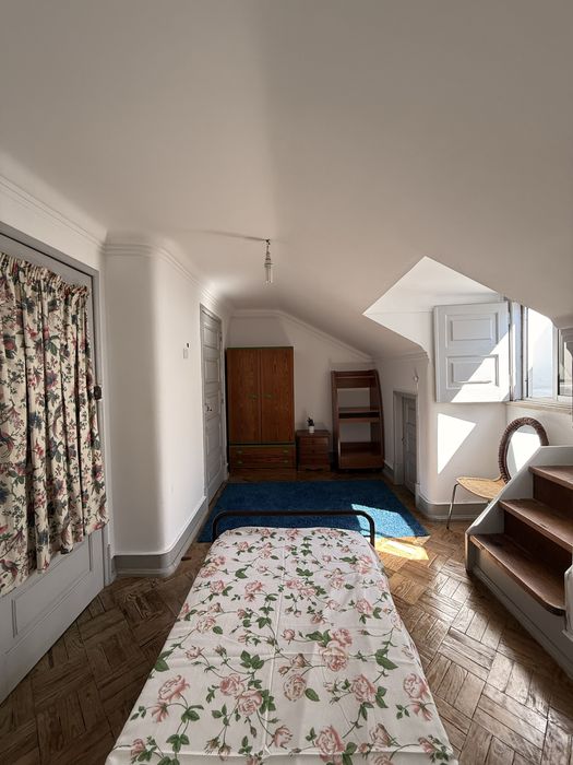 Quarto pra arrendar em Algés