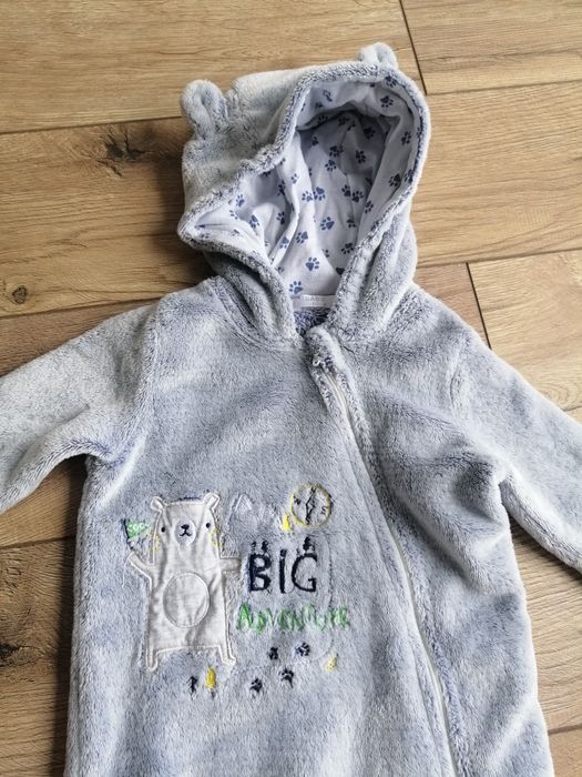 Kombinezon chłopięcy z uszkami 74/80