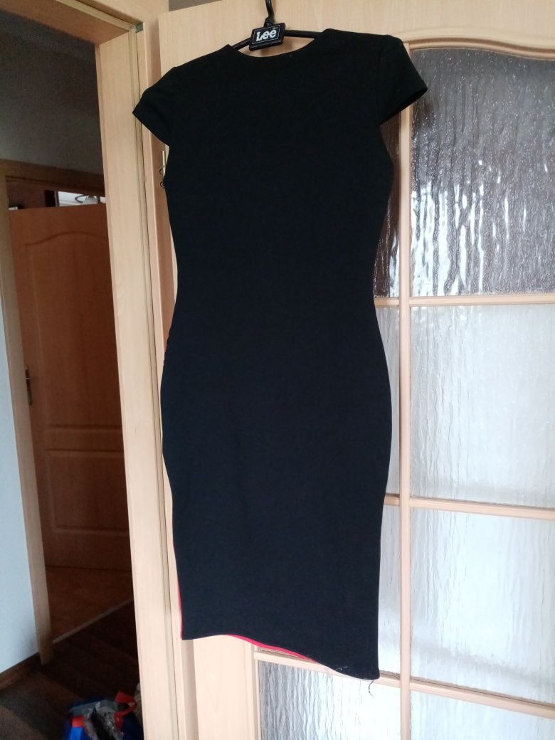Czerwono czarna elegancka sukienkr rozmiar 38