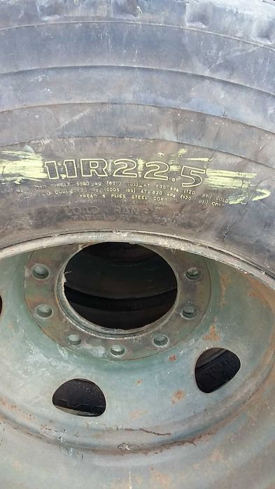 Koła 11R22,5   komplet opona z felgą