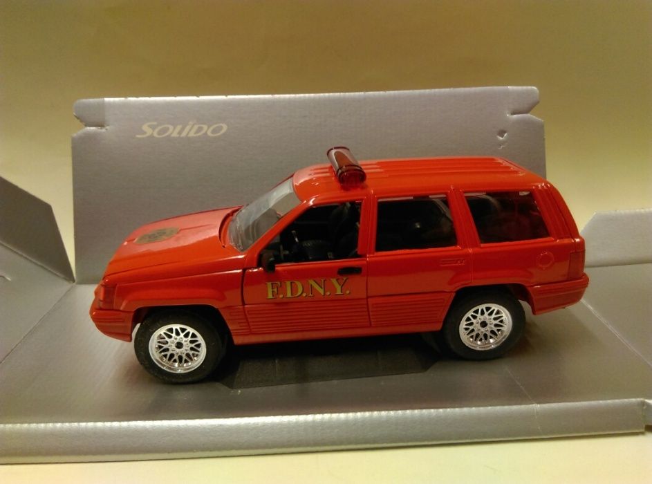 Jeep Cherokee 1:18 skala 1:18 Solido straz pozarna woz strazack