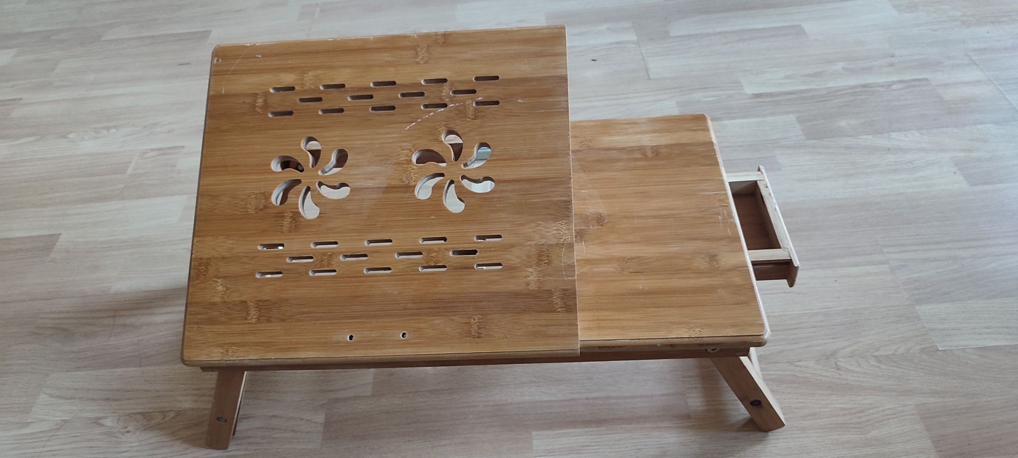 Stolik pod laptopa