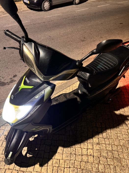 Mota eletrica com documentos